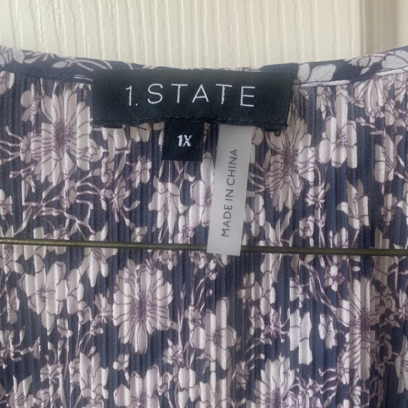 NWT 1.STATE Floral Print Crinkle V-Neck Blouse 1X - Picture 2 of 6